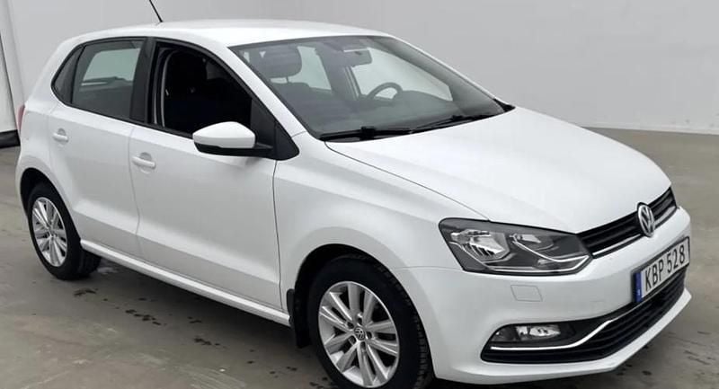 Vit Begagnad 2017 VW Polo Halvkombi | 145 000 kr (Marknadspris) - Bild 1/4
