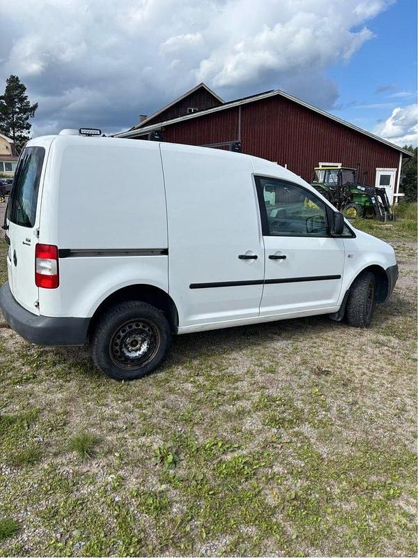 Vit Begagnad 2010 VW Caddy Minibuss | 46 000 kr (Marknadspris) - Bild 1/4