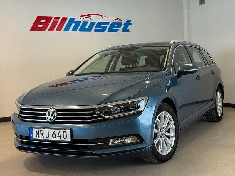 Blå Begagnad 2017 VW Passat Pro Kombi | 179 000 kr (Dyr) - Bild 1/4