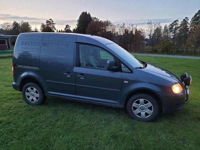 Grå Begagnad 2010 VW Caddy Minibuss | 38 000 kr (Marknadspris) - Bild 1/3
