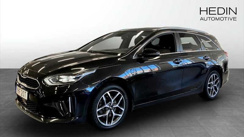 Svart (black) Begagnad 2019 Kia Ceed Sportswagon GT-Line Kombi | 199 000 kr (Marknadspris) - Bild 1/4
