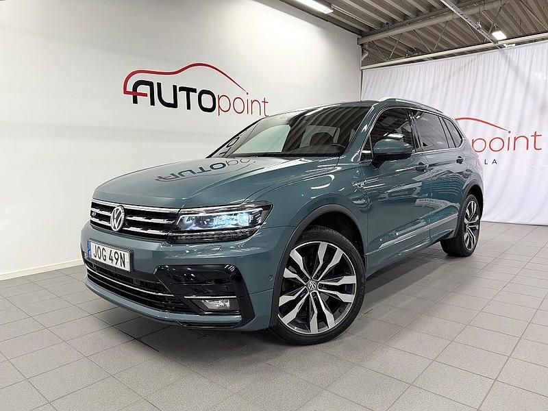 Blå (petroleum blue metallic) Begagnad 2020 VW Tiguan Allspace R-line SUV | 369 000 kr (Marknadspris) - Bild 1/4
