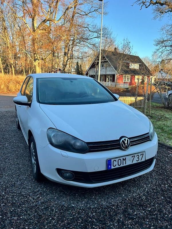 Begagnad 2010 VW Golf VI Halvkombi | 49 500 kr (Marknadspris) - Bild 1/4