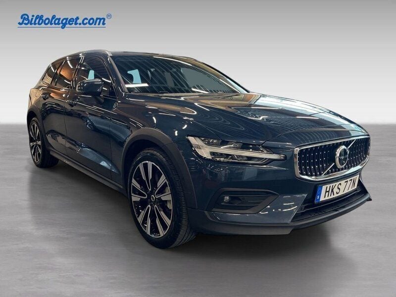 Blå Begagnad 2023 Volvo V60 CC Plus Kombi | 436 000 kr (Marknadspris) - Bild 1/2