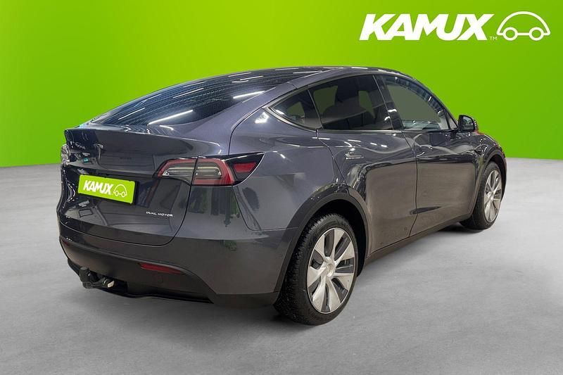 Begagnad Tesla Model Y Long Range AWD 378 kW (514 HK) 2022 Silver/grå SUV