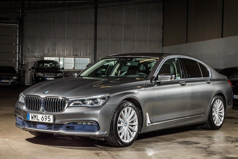 Grå Begagnad 2015 BMW 730L Executive Sedan | 309 900 kr - Bild 1/4