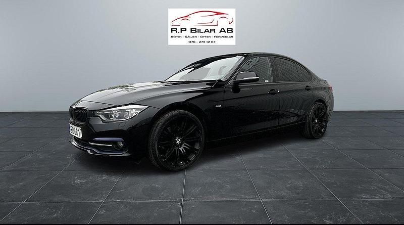 Svart Begagnad 2016 BMW 318 Sport Line Sedan | 165 000 kr (Marknadspris) - Bild 1/4