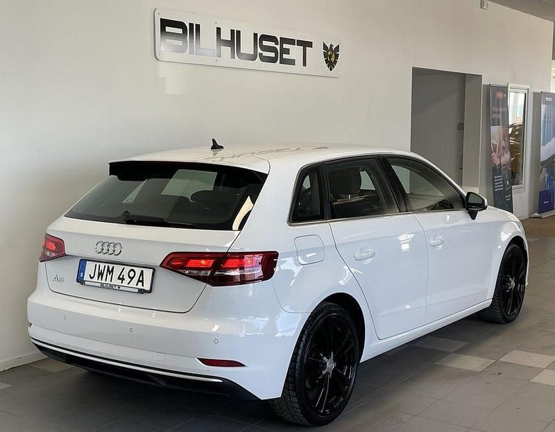 Begagnad Audi A3 Sport 131 HK (96 kW) 2020 Vit Sedan