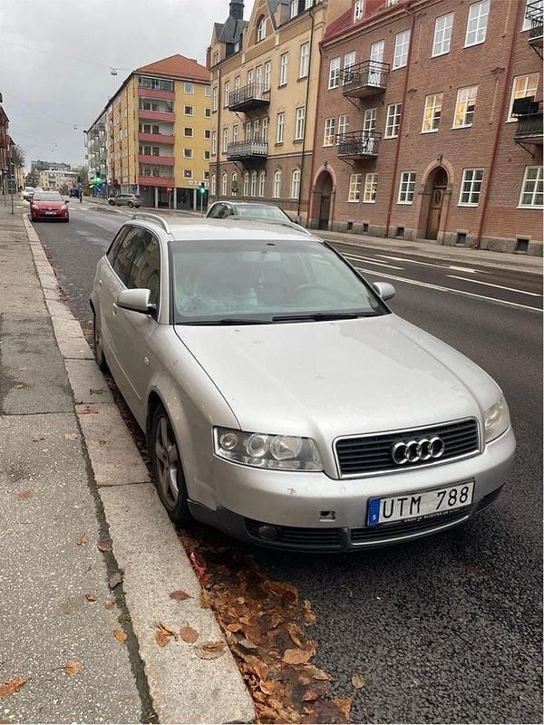 Silver Begagnad 2004 Audi A4 Comfort Kombi | 29 000 kr (Marknadspris) - Bild 1/4