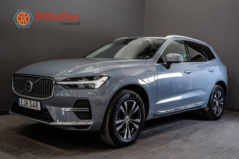 Grå Begagnad 2023 Volvo XC60 Core SUV | 399 000 kr - Bild 1/4