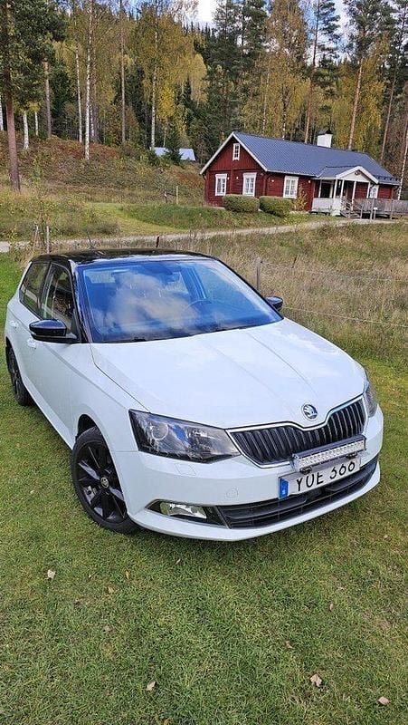 Vit Begagnad 2018 Skoda Fabia Style Halvkombi | 85 000 kr (Bra pris) - Bild 1/4