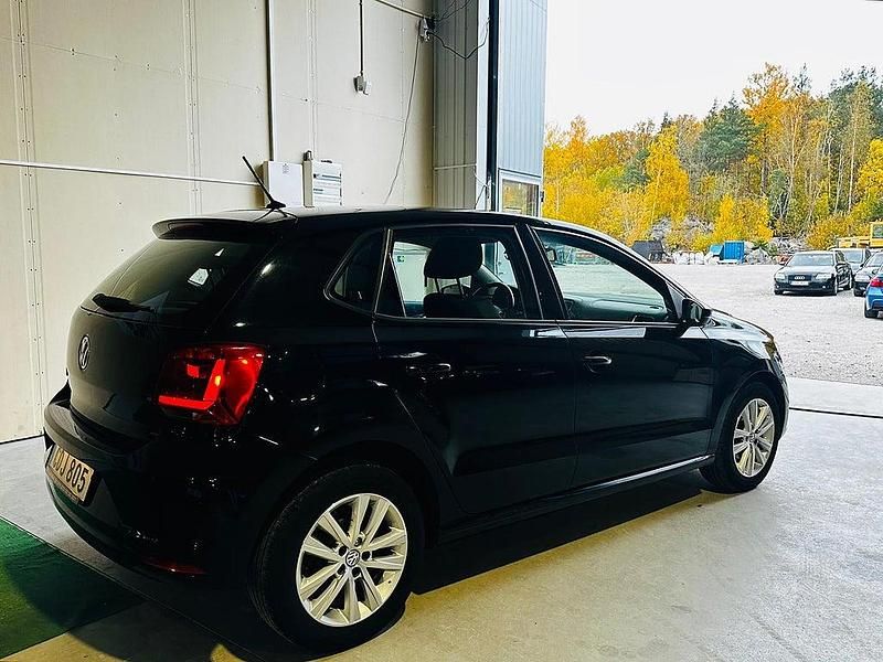 Begagnad VW Polo 90 HK (66 kW) 2015 Svart Halvkombi