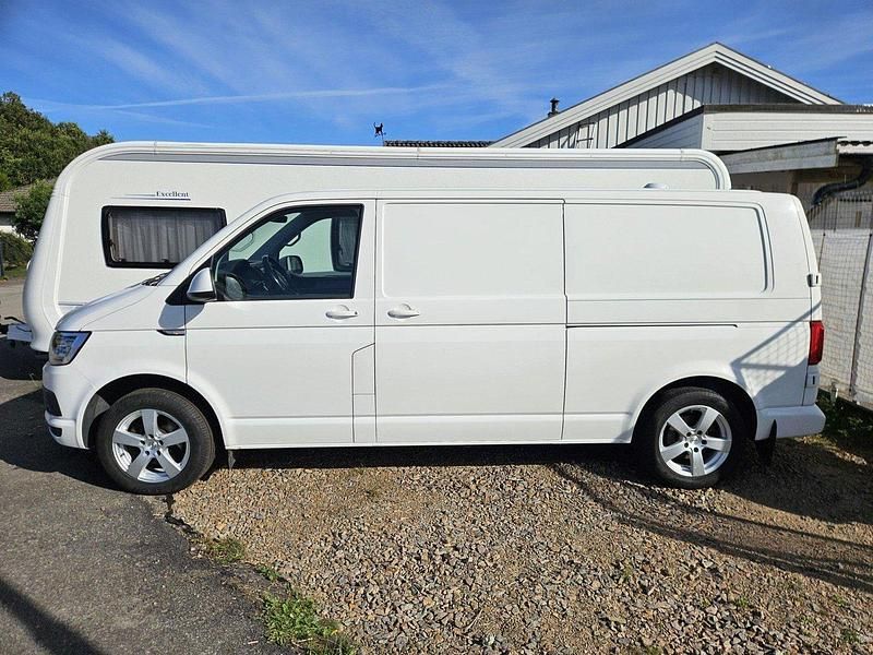 Vit Begagnad 2017 VW T6 Van | 242 000 kr (Lite dyr) - Bild 1/4
