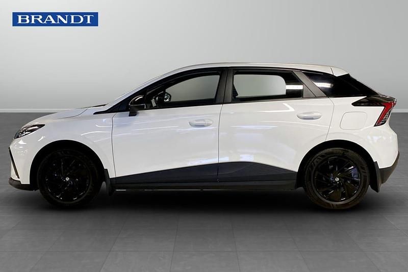 Begagnad MG MG4 EV 126 kW (172 HK) 2023 Vit Halvkombi