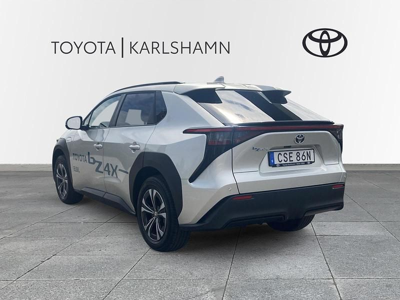 Begagnad Toyota bZ4X Edition 164 kW (224 HK) 2023 Silver SUV