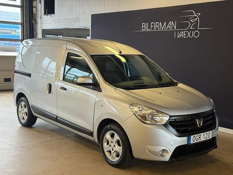 Silver Begagnad 2017 Dacia Dokker Express Van | 79 900 kr (Marknadspris) - Bild 1/4