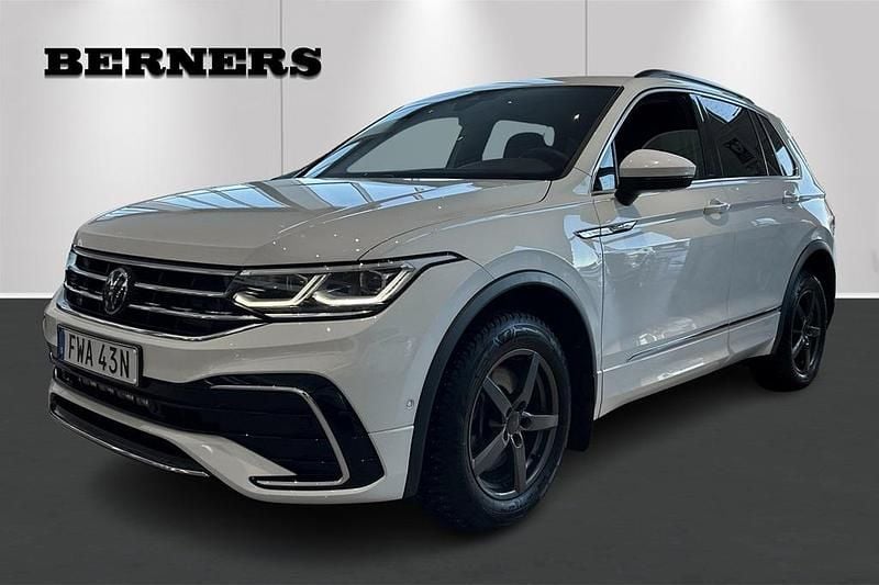 Begagnad VW Tiguan R-line 203 HK (149 kW) 2024 Vit SUV