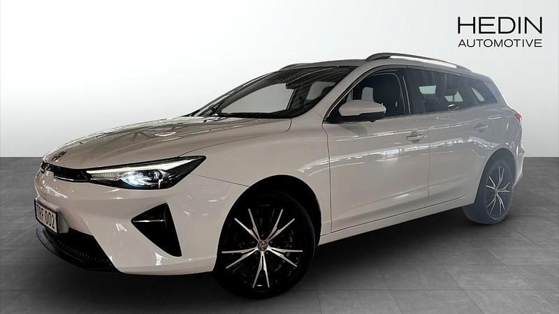Vit (black) Begagnad 2022 MG MG5 EV Kombi | 214 900 kr (Marknadspris) - Bild 1/4