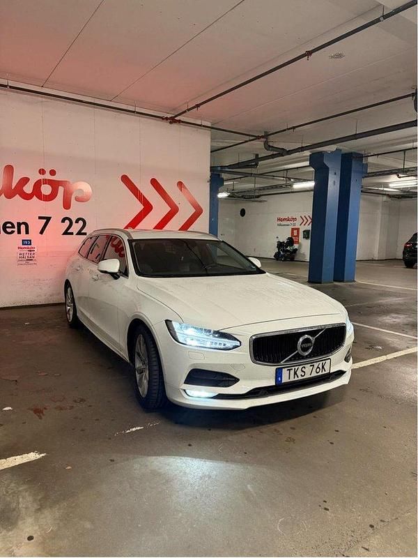 Vit Begagnad 2020 Volvo V90 Momentum Kombi | 248 900 kr (Marknadspris) - Bild 1/4