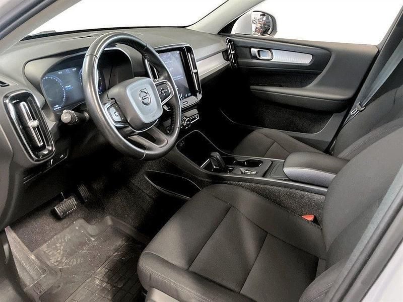 Begagnad Volvo XC40 Momentum 150 HK (110 kW) 2019 Silver SUV