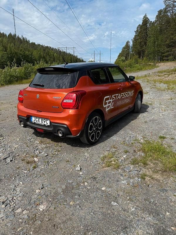 Flame orange Begagnad 2022 Suzuki Swift Sport Halvkombi | 249 500 kr - Bild 1/4