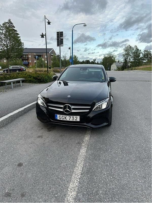 Svart Begagnad 2018 Mercedes C220 Avantgarde Sedan | 199 000 kr (Superpris) - Bild 1/4