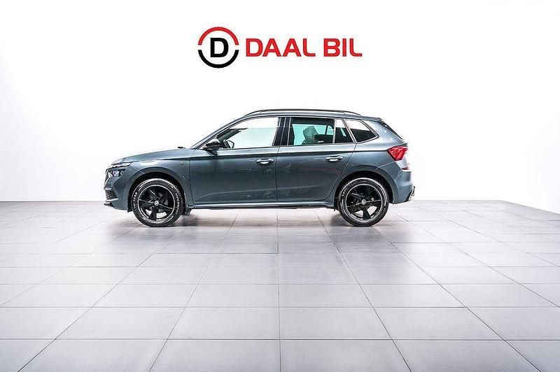 Grå Begagnad 2020 Skoda Kamiq Monte Carlo SUV | 209 700 kr (Marknadspris) - Bild 1/4