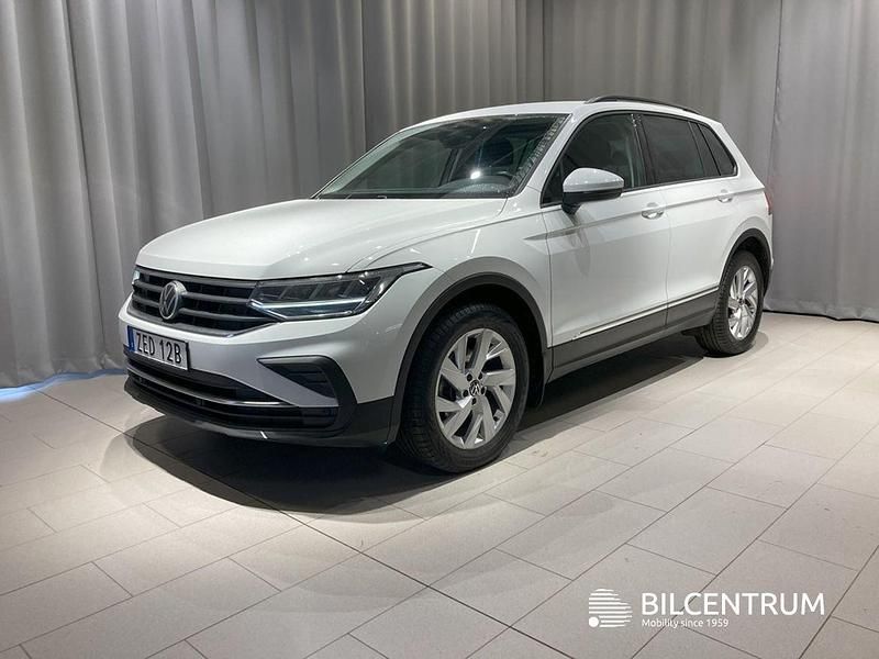 Vit Begagnad 2022 VW Tiguan SUV | 229 700 kr (Marknadspris) - Bild 1/4