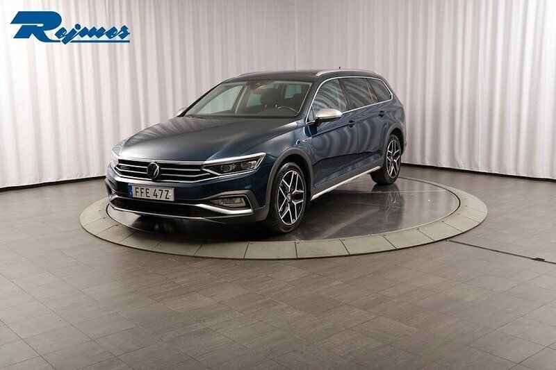 Blå Begagnad 2020 VW Passat Alltrack Kombi | 289 800 kr (Marknadspris) - Bild 1/4
