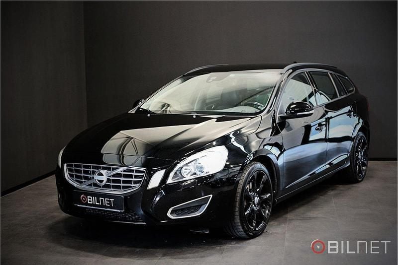 Svart Begagnad 2013 Volvo V60 Kombi | 144 900 kr (Superpris) - Bild 1/4