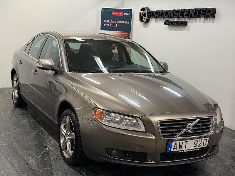 Grå Begagnad 2006 Volvo S80 Kinetic Sedan | 59 900 kr (Marknadspris) - Bild 1/4