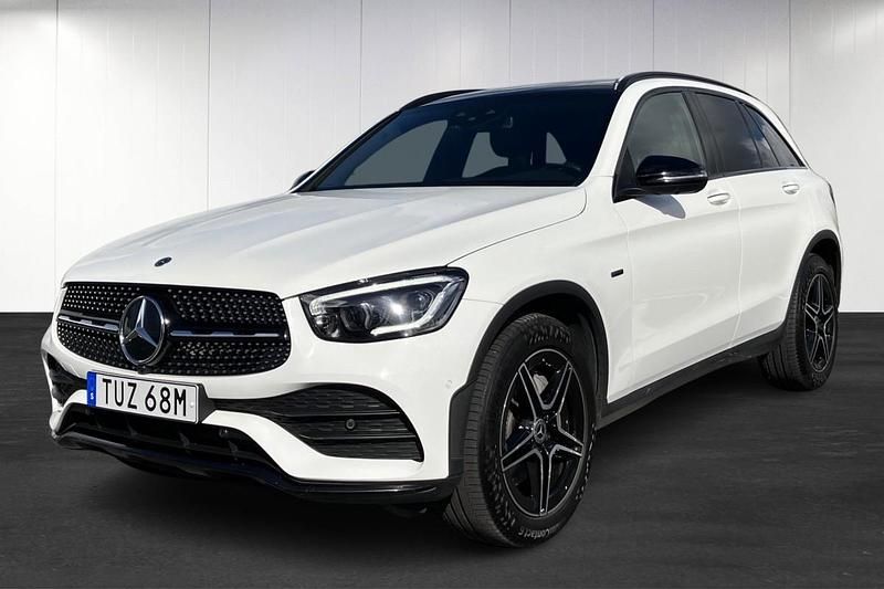 Svart Begagnad 2021 Mercedes GLC300e SUV | 469 900 kr (Dyr) - Bild 1/4
