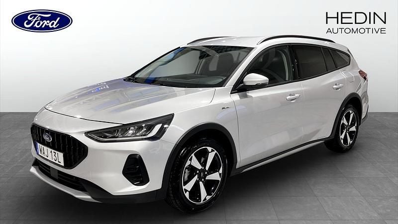 Moondust silver Begagnad 2023 Ford Focus Active Kombi | 229 900 kr (Marknadspris) - Bild 1/4