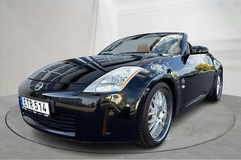 Svart Begagnad 2006 Nissan 350Z Cab | 134 000 kr (Marknadspris) - Bild 1/4
