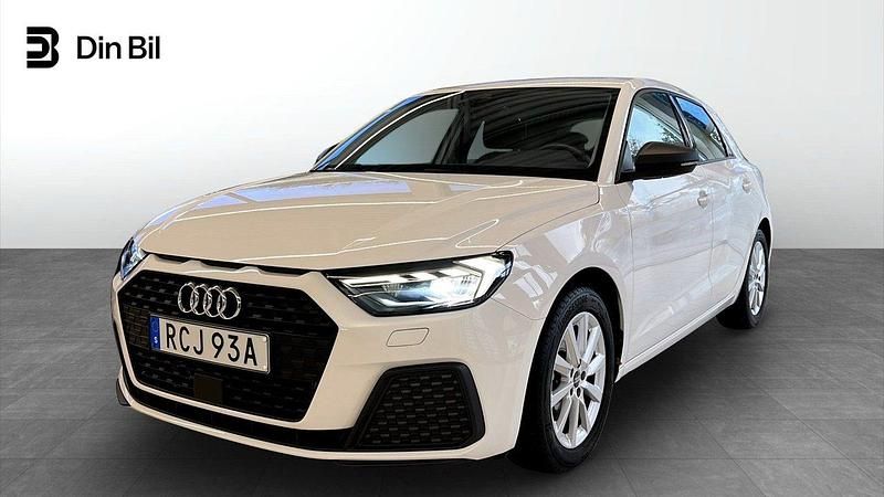 Cortinavit Begagnad 2023 Audi A1 Sportback Proline Halvkombi | 229 000 kr (Marknadspris) - Bild 1/4