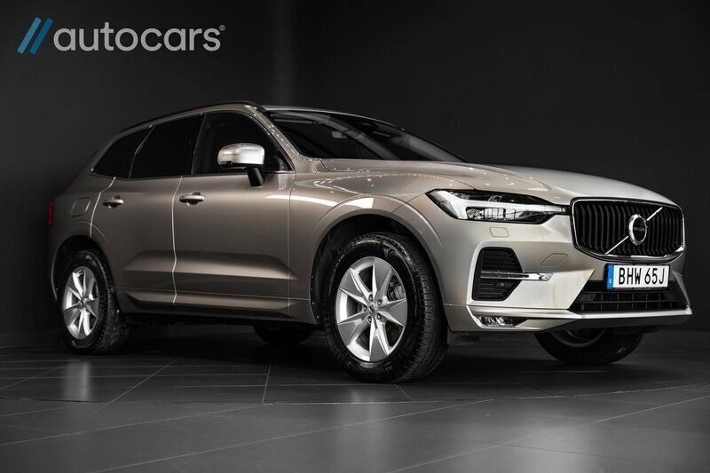 Ljusgrå Begagnad 2023 Volvo XC60 SUV | 448 750 kr (Marknadspris) - Bild 1/4
