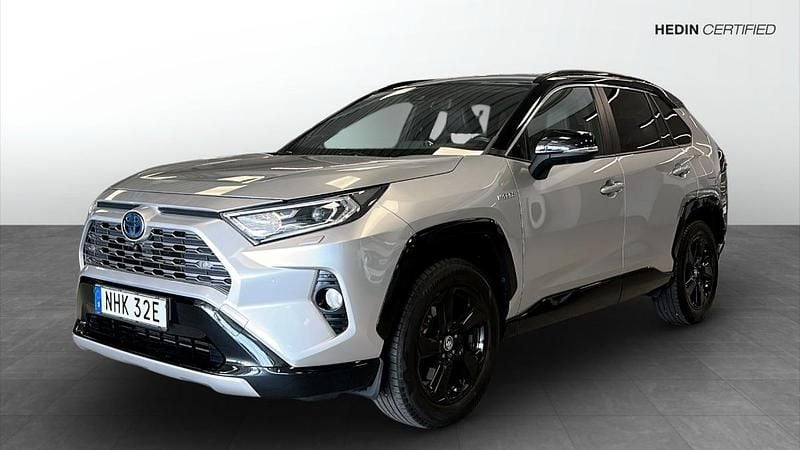 Grå (grey) Begagnad 2019 Toyota RAV4 Hybrid Style SUV | 309 900 kr (Marknadspris) - Bild 1/4