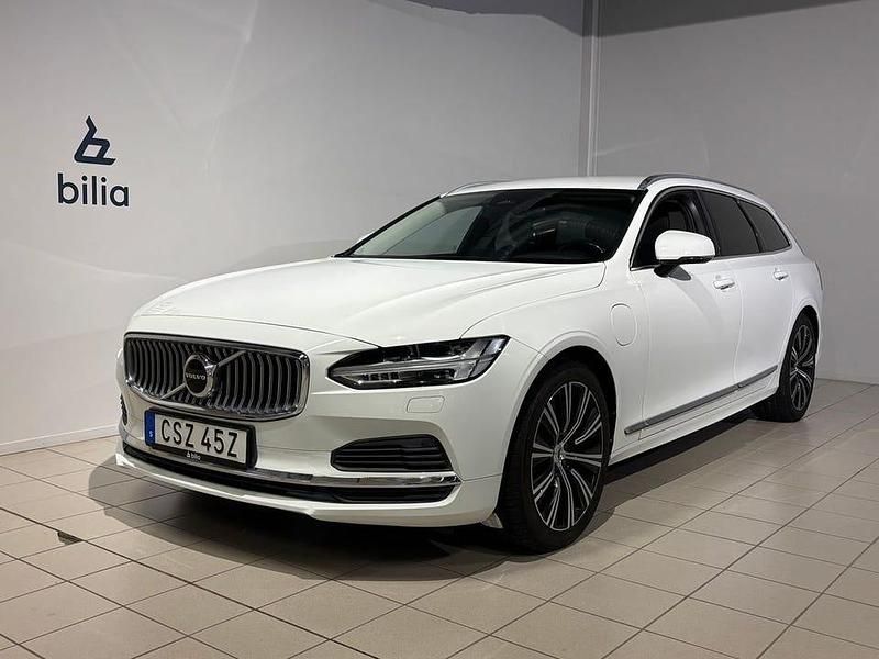 Vit Begagnad 2022 Volvo V90 Inscription Kombi | 319 800 kr (Marknadspris) - Bild 1/4