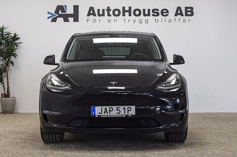 Begagnad Tesla Model Y Long Range AWD 378 kW (514 HK) 2023 Svart SUV