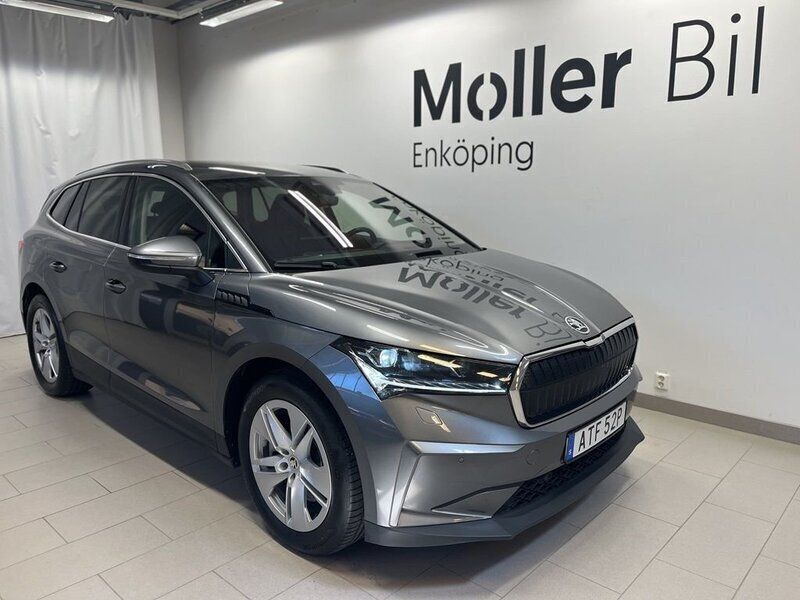 Grå (graphite grey metallic) Begagnad 2022 Skoda Enyaq iV SUV | 379 900 kr (Superpris) - Bild 1/3