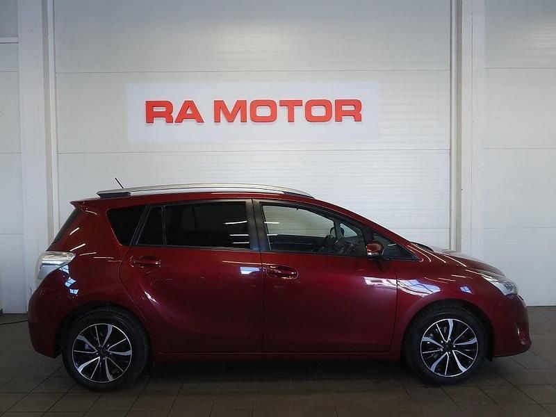 Begagnad Toyota Verso Edition 147 HK (108 kW) 2016 Röd Minibuss