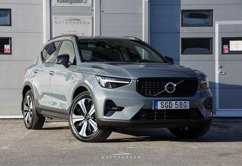 Begagnad Volvo XC40 Plus 262 HK (192 kW) 2023 Grå SUV