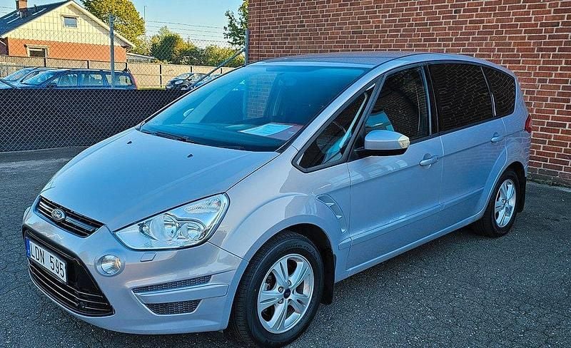 Grå (gråmetallic) Begagnad 2010 Ford S-MAX Trend Minibuss | 79 900 kr - Bild 1/4