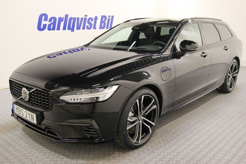 Svart (svart metallic) Ny 2025 Volvo V90 Ultra Kombi | 685 000 kr - Bild 1/4