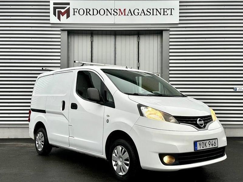 Vit Begagnad 2017 Nissan NV200 Minibuss | 69 800 kr (Marknadspris) - Bild 1/4