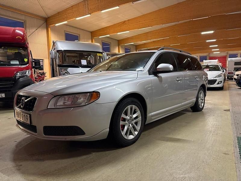 Begagnad Volvo V70 Kinetic 163 HK (119 kW) 2012 Silvermetallic Kombi