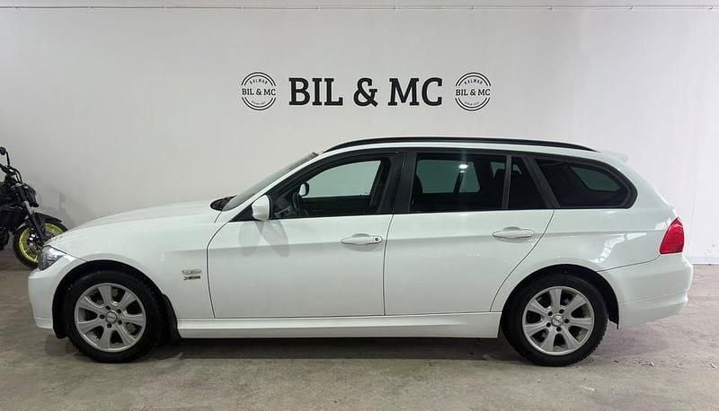 Begagnad BMW 320 Comfort Edition 184 HK (135 kW) 2010 Vit Kombi