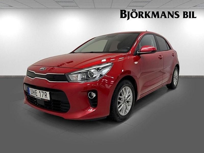 Röd (/beg/ signal red m) Begagnad 2019 Kia Rio Advance Sedan | 144 900 kr - Bild 1/4