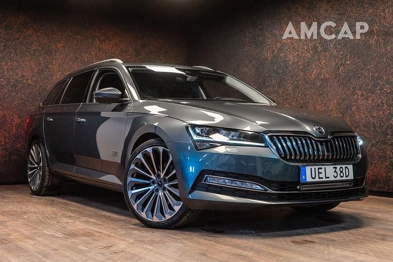 Grå Begagnad 2020 Skoda Superb Business Line Kombi | 314 500 kr (Bra pris) - Bild 1/4