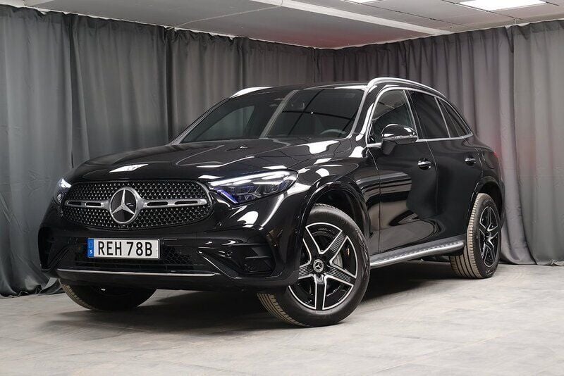 Svart Ny 2024 Mercedes GLC300e AMG SUV | 779 000 kr (Marknadspris) - Bild 1/4